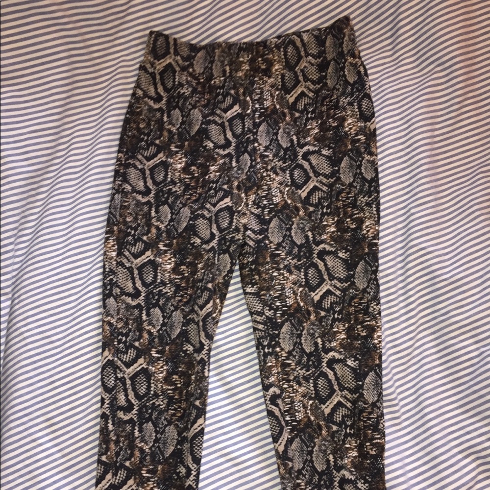 M boutique snake skin leggings